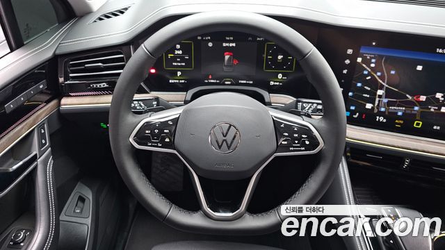 Volkswagen Touareg 2024 — photo 18