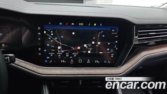 Volkswagen Touareg 2024 — photo 19