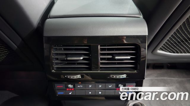 Volkswagen Touareg 2024 — photo 23