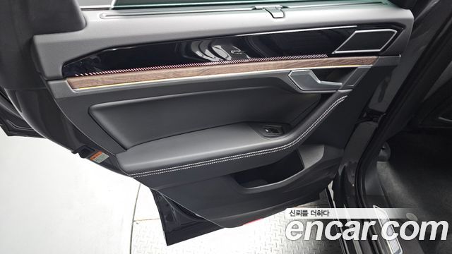 Volkswagen Touareg 2024 — photo 15