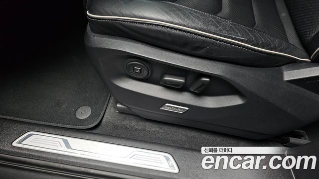 Volkswagen Touareg 2024 — photo 32