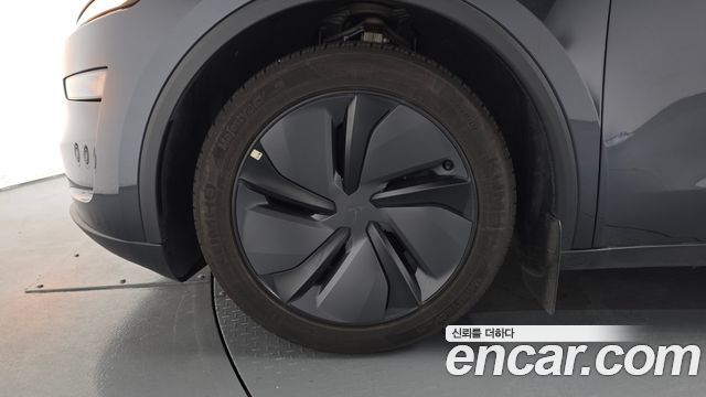 Tesla Model Y 2025 — photo 5