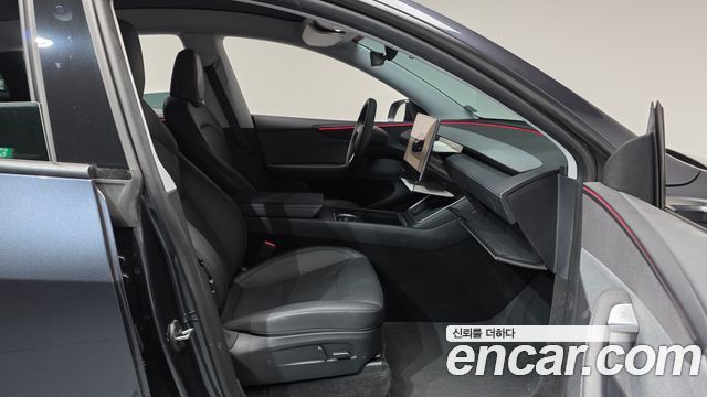 Tesla Model Y 2025 — photo 17