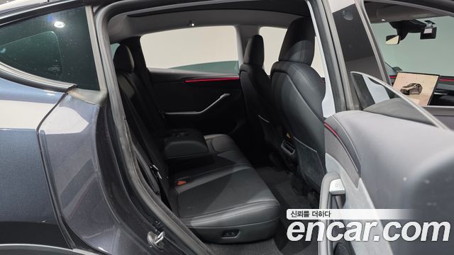 Tesla Model Y 2025 — photo 18