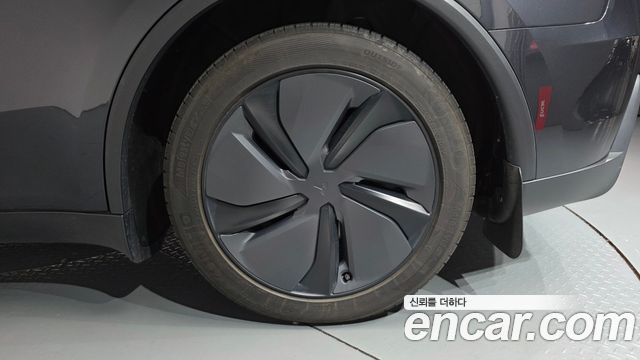 Tesla Model Y 2025 — photo 7