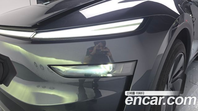 Tesla Model Y 2025 — photo 8