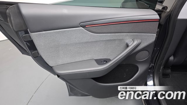 Tesla Model Y 2025 — photo 15