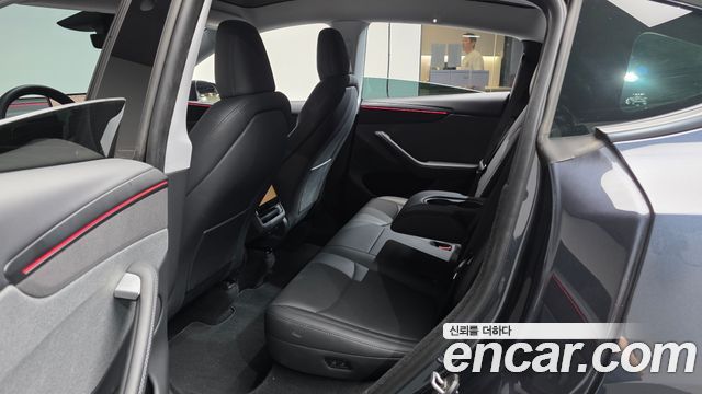 Tesla Model Y 2025 — photo 16
