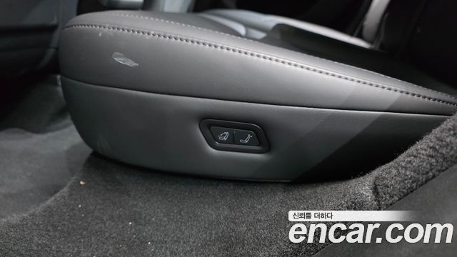 Tesla Model Y 2025 — photo 28