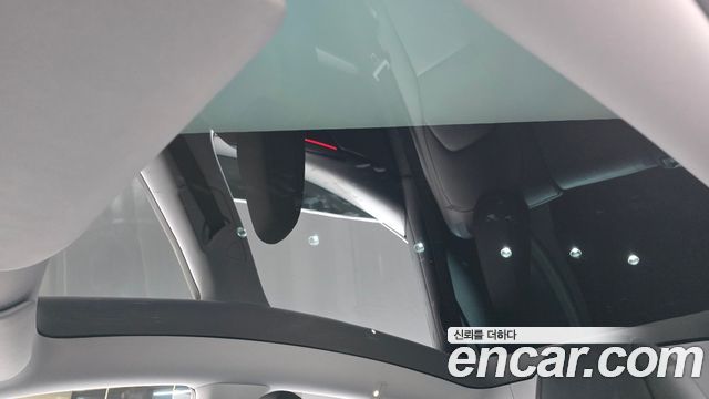 Tesla Model Y 2025 — photo 33