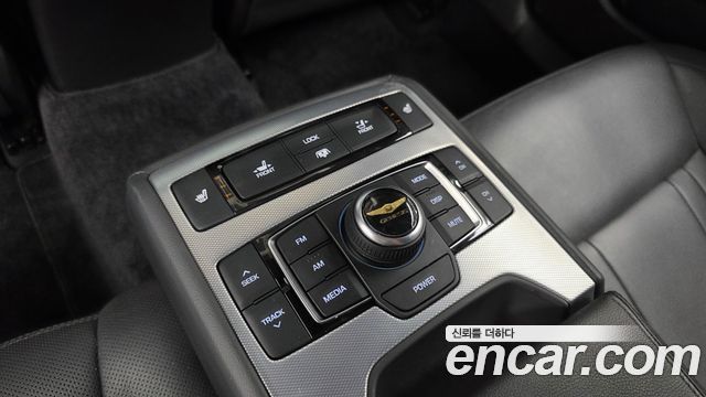 Genesis G80 2018 — photo 18