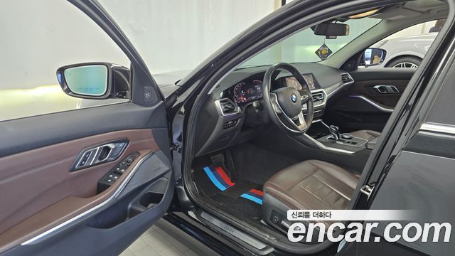 BMW 3-Series 2019 — photo 10