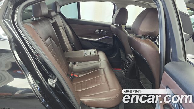 BMW 3-Series 2019 — photo 11