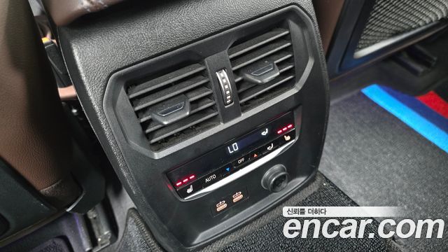 BMW 3-Series 2019 — photo 18