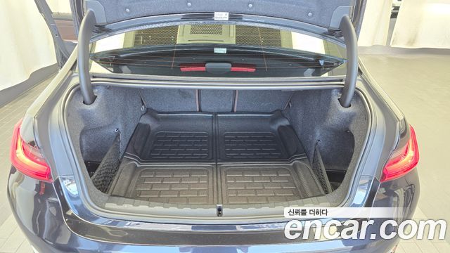 BMW 3-Series 2019 — photo 20