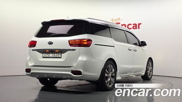 Kia Canival 2019 — photo 2