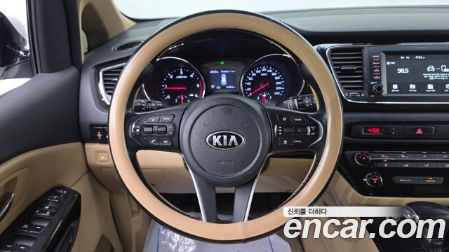 Kia Canival 2019 — photo 14