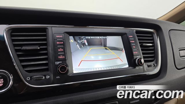 Kia Canival 2019 — photo 16