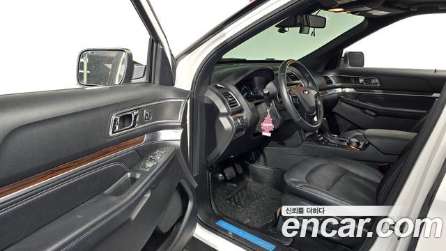 Ford Explorer 2017 — photo 10
