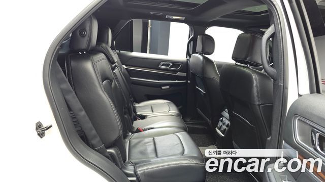 Ford Explorer 2017 — photo 11