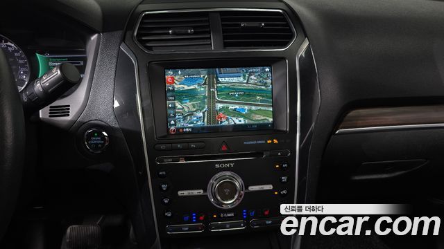 Ford Explorer 2017 — photo 12