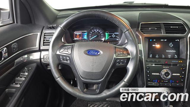 Ford Explorer 2017 — photo 13