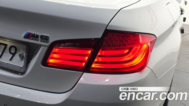 BMW 5-Series 2013 — photo 9