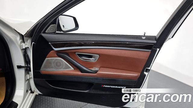 BMW 5-Series 2013 — photo 14