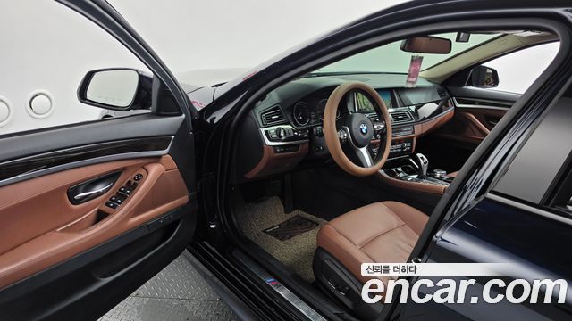 BMW 5-Series 2016 — photo 10