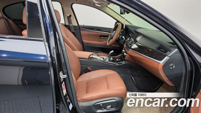 BMW 5-Series 2016 — photo 11