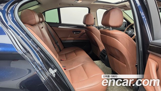 BMW 5-Series 2016 — photo 12