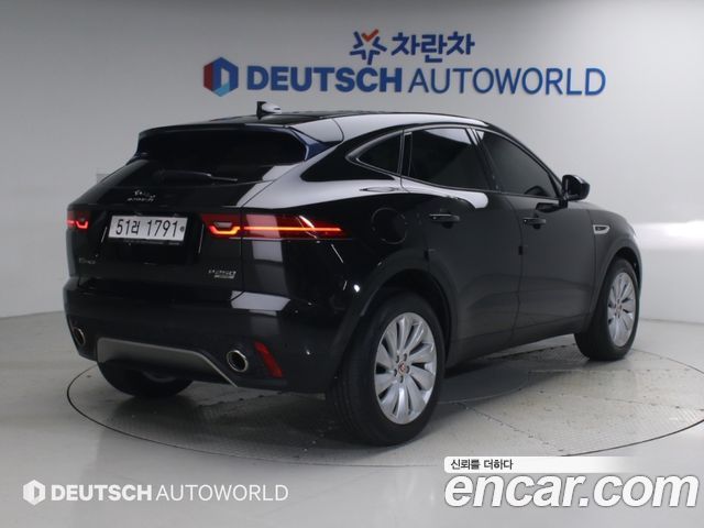 Jaguar E-PACE 2018 — photo 2