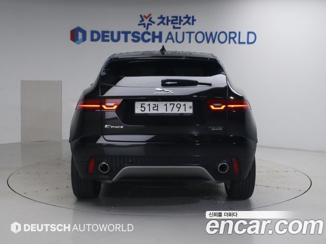 Jaguar E-PACE 2018 — photo 4