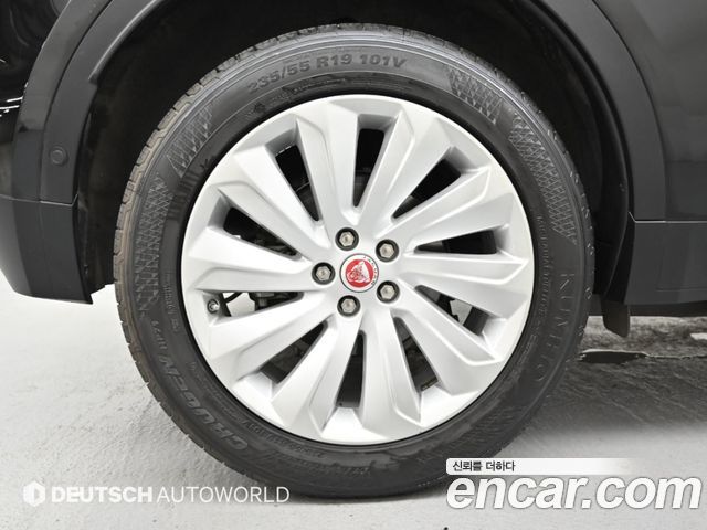 Jaguar E-PACE 2018 — photo 5
