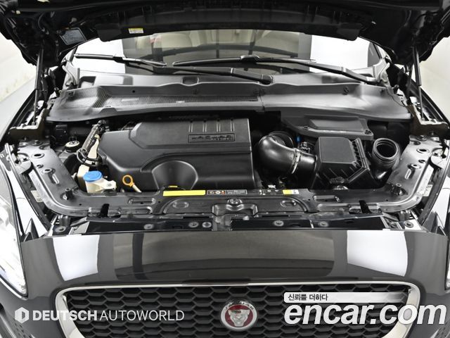 Jaguar E-PACE 2018 — photo 6