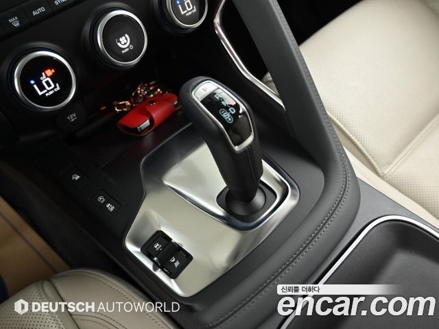 Jaguar E-PACE 2018 — photo 9