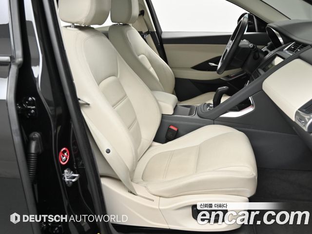 Jaguar E-PACE 2018 — photo 10