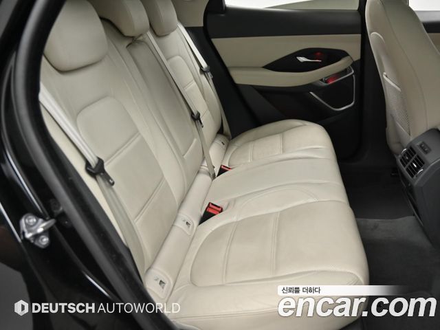 Jaguar E-PACE 2018 — photo 12
