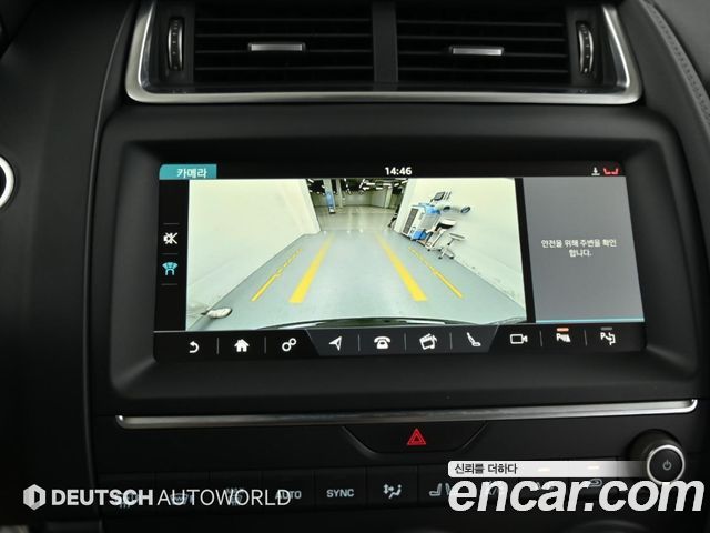 Jaguar E-PACE 2018 — photo 15