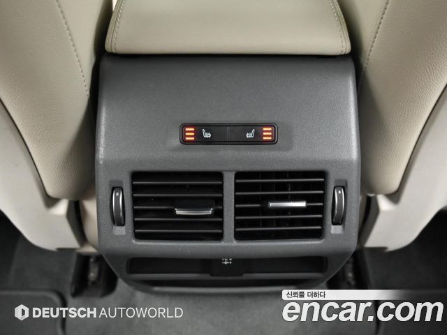 Jaguar E-PACE 2018 — photo 16