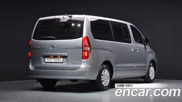 Hyundai Starex 2017 — photo 2