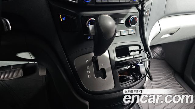 Hyundai Starex 2017 — photo 12