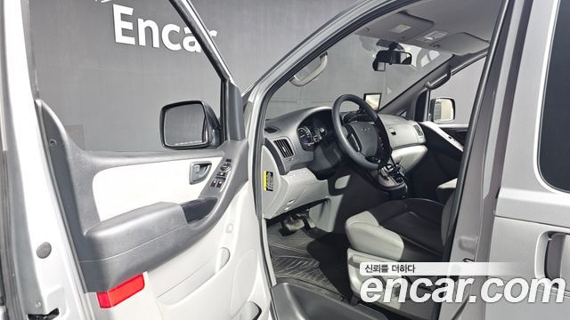 Hyundai Starex 2017 — photo 13
