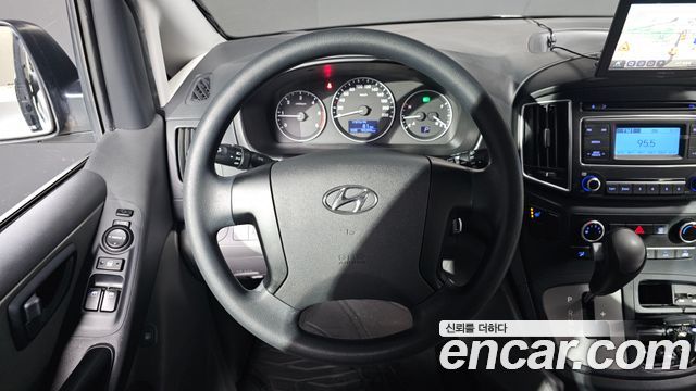 Hyundai Starex 2017 — photo 18