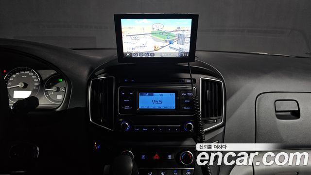 Hyundai Starex 2017 — photo 19