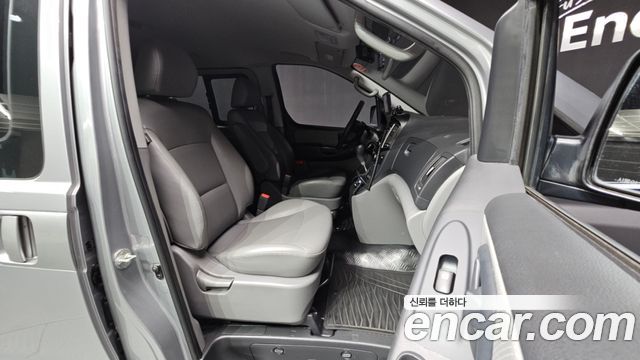 Hyundai Starex 2017 — photo 16