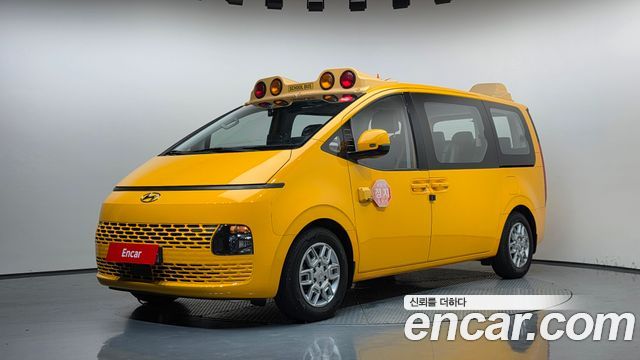 Hyundai Staria 2022 — photo 1