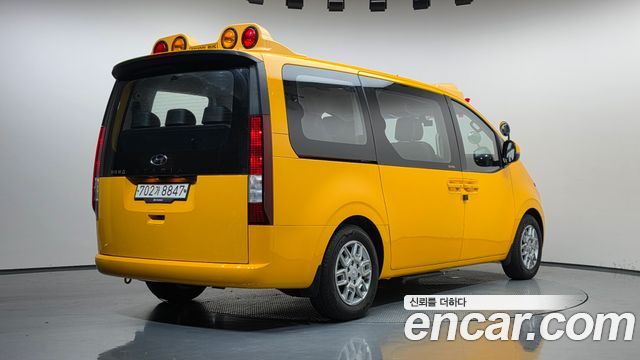 Hyundai Staria 2022 — photo 2
