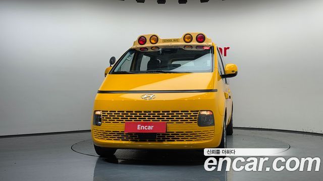 Hyundai Staria 2022 — photo 3