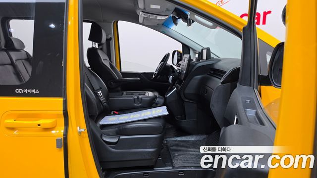 Hyundai Staria 2022 — photo 16